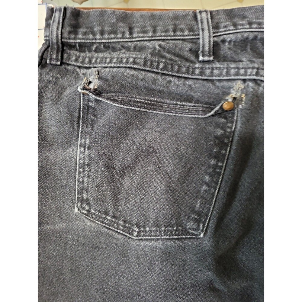 Vintage 80s Wrangler 13MWZWK Black Cowboy Cut Jeans Made in USA 42x32 Distressed - Picture 14 of 16
